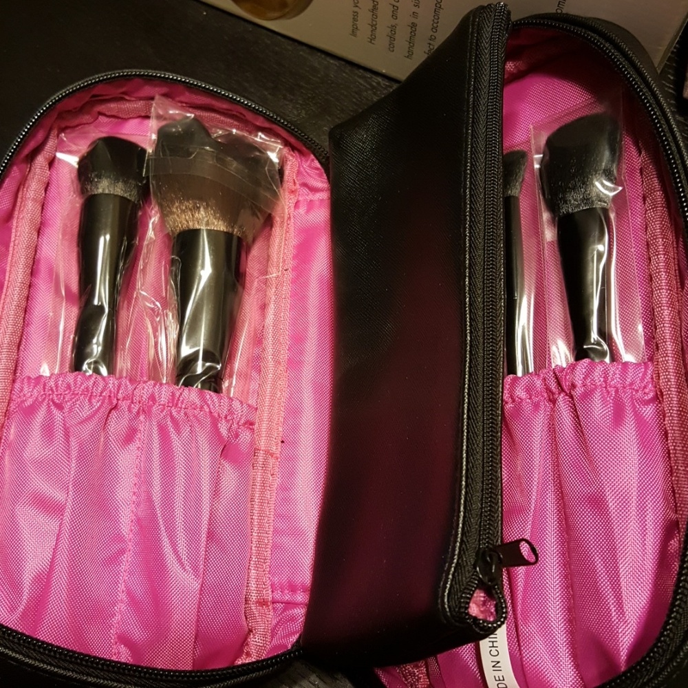 Savvy Minerals by Young Living Brush Set